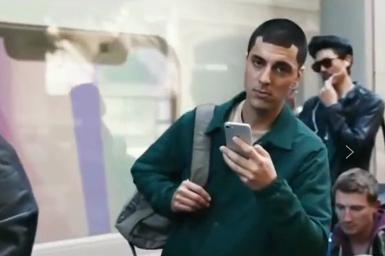 最经典的互黑广告：三星手机VS苹果手机，但却说的是事实