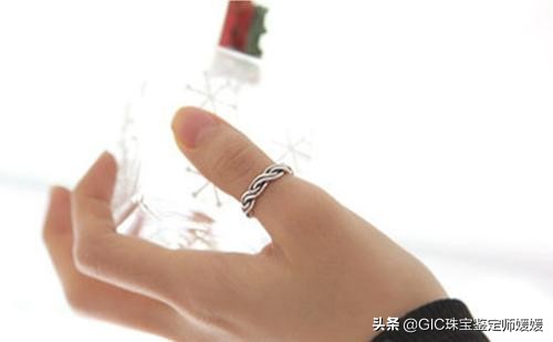 戒指戴的不同手指上都有什么含义,戒指戴在每个手指上的含义重要吗