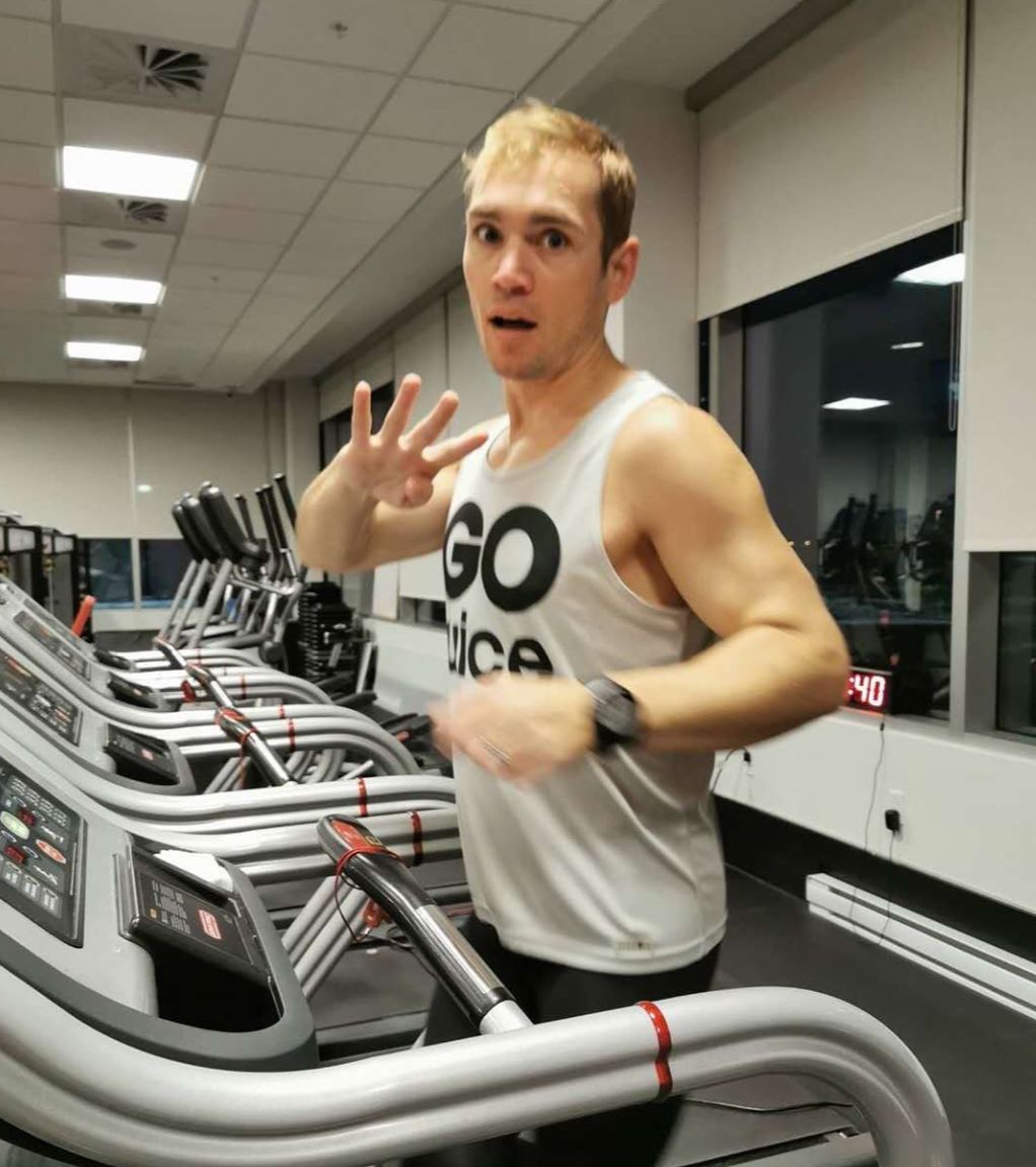 第一个跑步破世界纪录的人,第一个创造世界田径跑步纪录的人