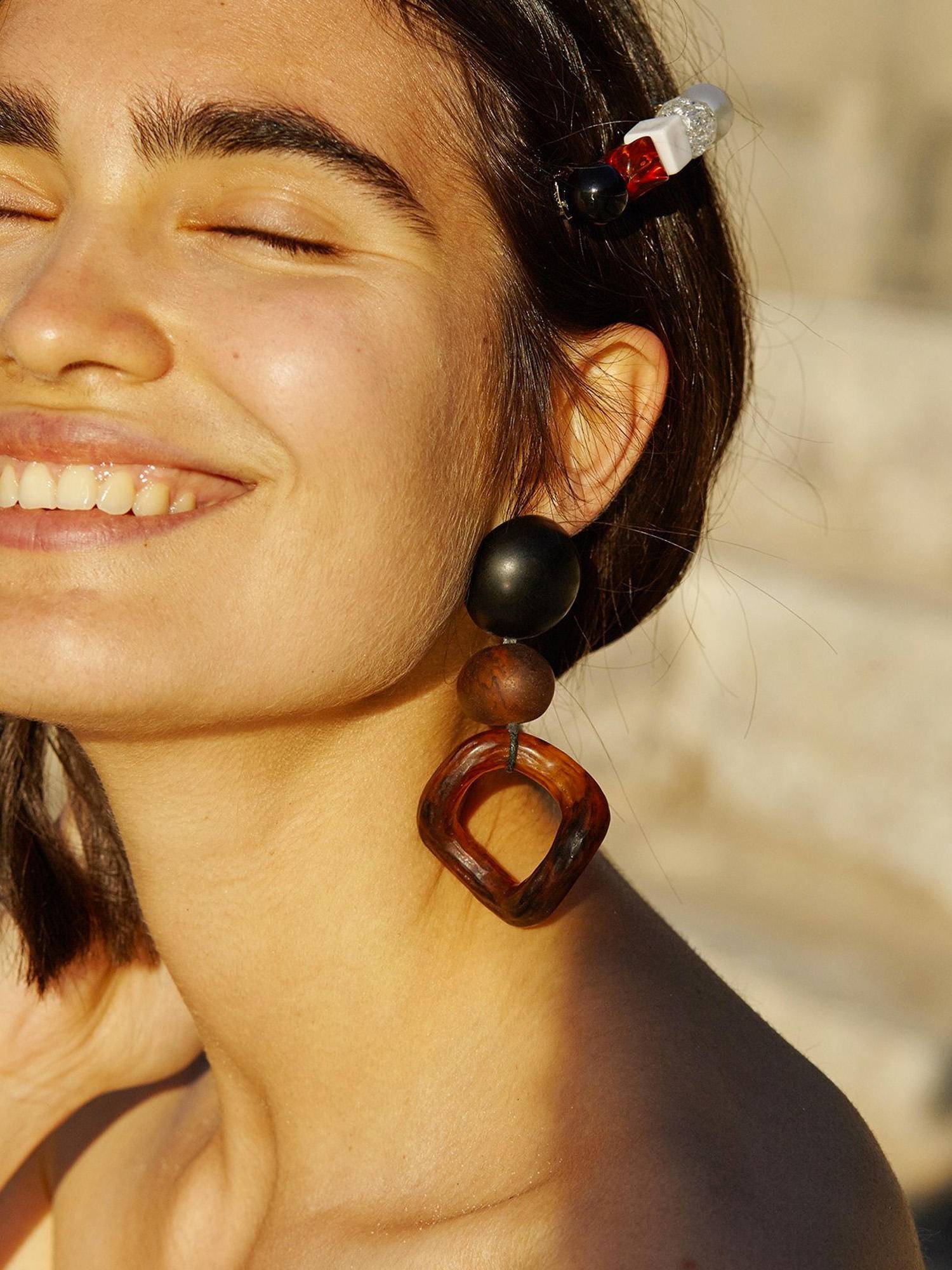 有时候质感就体现在小小的配件上，一件可以陪你穿梭日常的珠宝