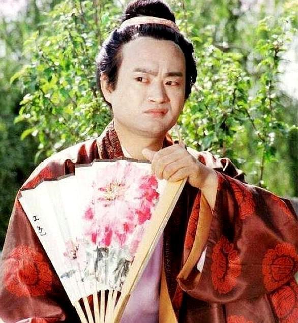 蘅芜苑是个很阴森诡异的地方,蘅芜苑是坟墓