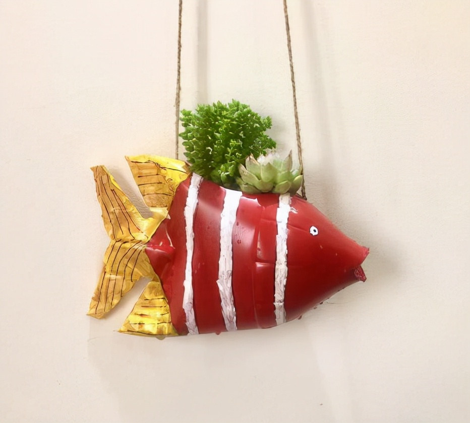 废物利用手工假山鱼缸,矿泉水瓶废物利用养金鱼