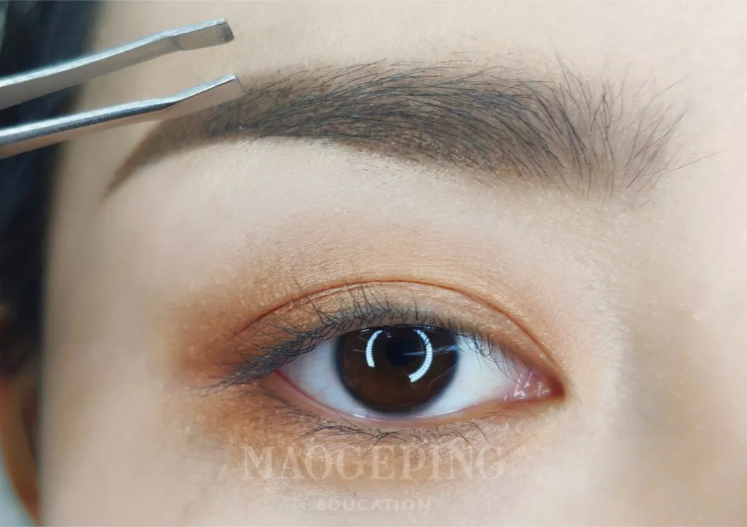 化妆的正确步骤顺序男生简单,雅诗兰黛化妆的正确步骤顺序