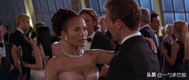 拒当纸片人！影视剧中那些美出天际的丰满女神