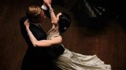 37岁结过两次婚的辛普森夫人，能让国王为她放弃江山，有何魅力