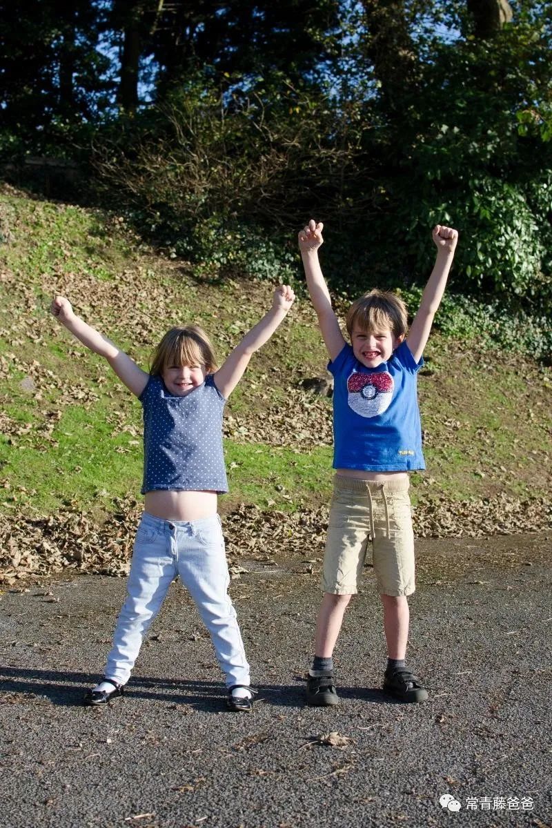 小朋友上台没有自信怎么办,孩子上台怯场不自信为什么