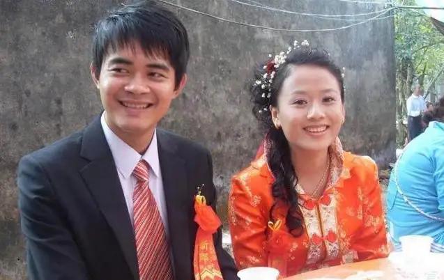 国庆节婆婆生日我送一条丝巾，看到弟媳发的朋友圈，我哭着点赞