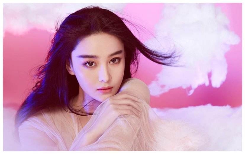 张馨予惊艳短发,张馨予过膝长靴穿搭