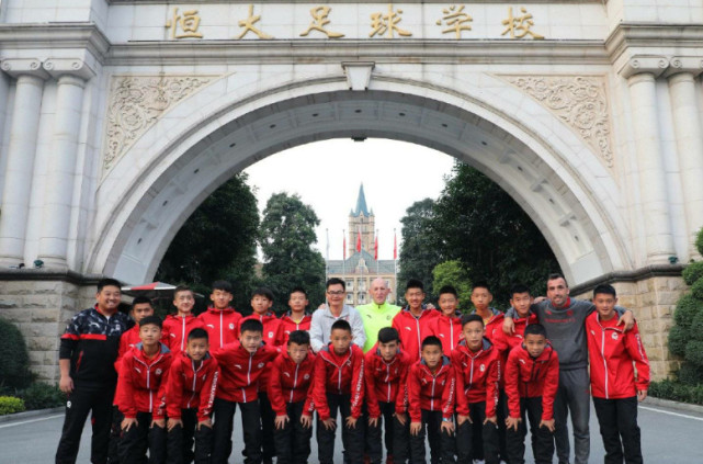 郑智在广州恒大十大高光时刻,郑智黄博文重返恒大