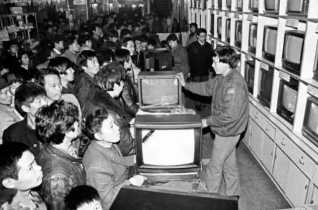 九张折射过年气氛的照片,百张罕见的过年老照片这才是年味