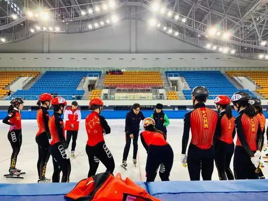 「极限头条」京张智能铁路贯通；4成轮滑鞋不合格