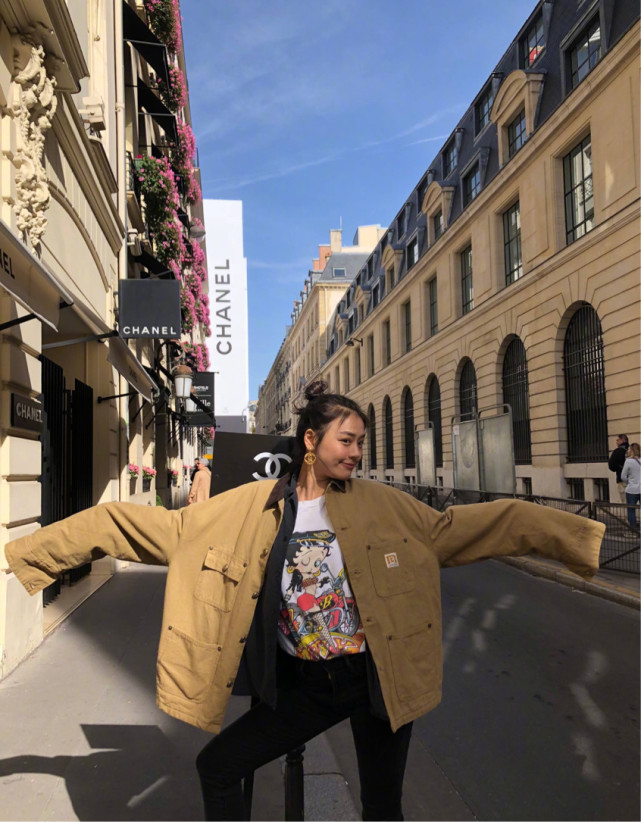 马思纯全新暗黑风穿搭,马思纯惊艳写真绿色裙子