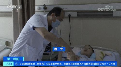 90后女孩蹦床馆摔成完全性截瘫,小女孩玩蹦床导致截瘫