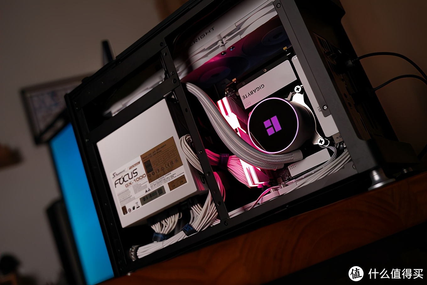 乔家一物：大号ITX装机分享，黑白美学的体现