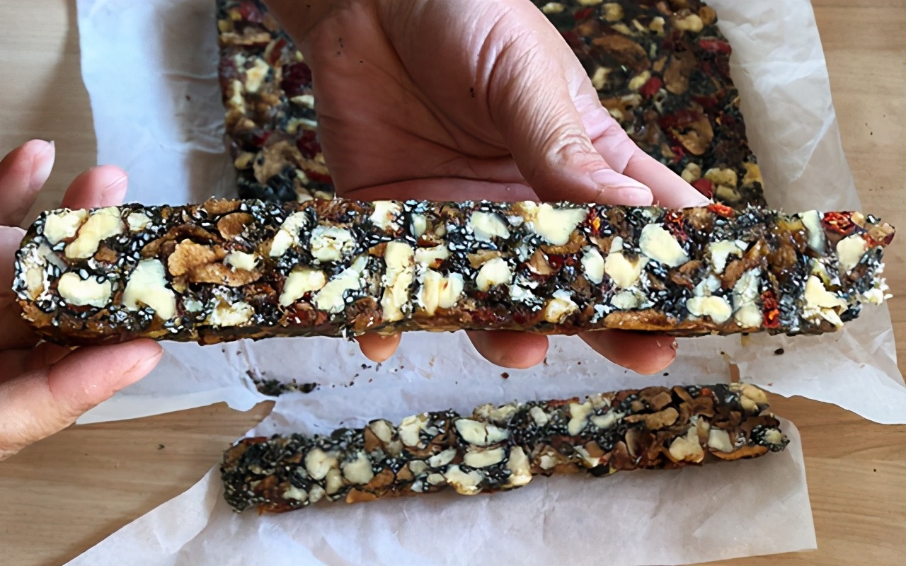 纯手工芝麻核桃糕红枣枸杞糕,红枣核桃枸杞玫瑰花黑芝麻糕功效