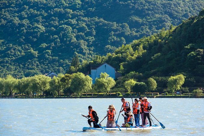 初夏品风凉饭，南北湖商玉客栈，推窗有山水