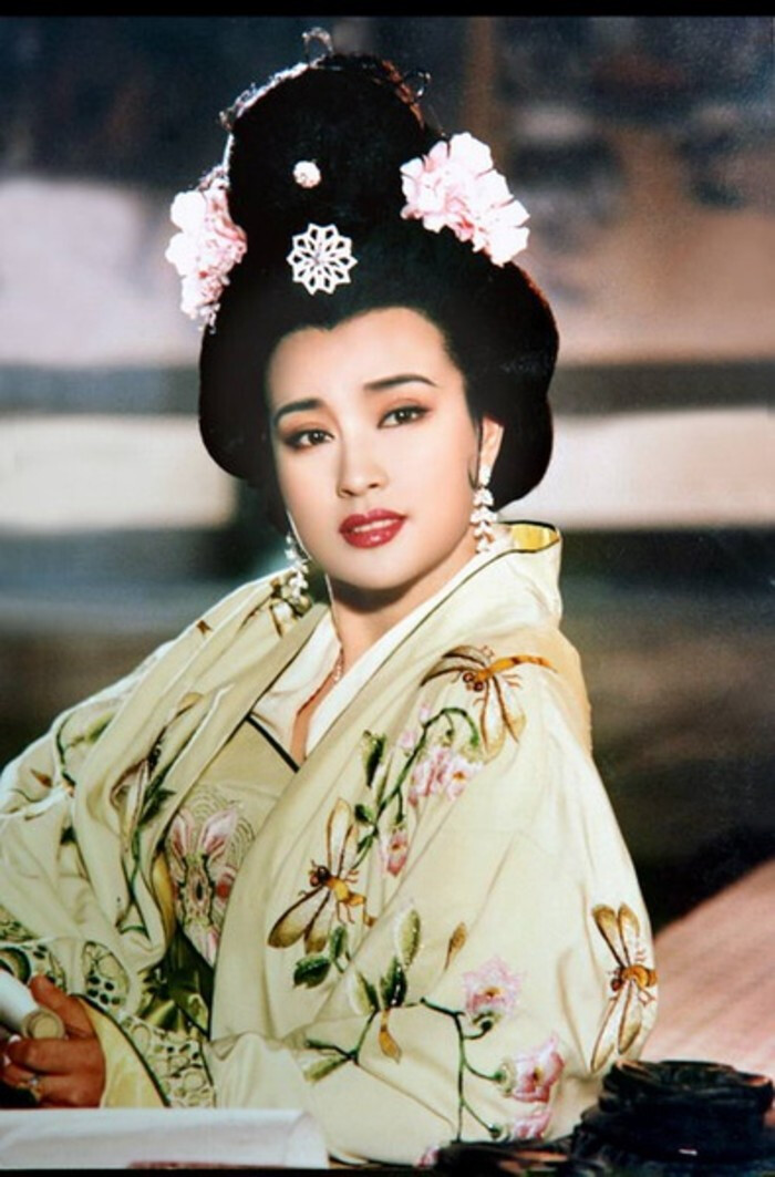 刘晓庆入狱谁对她帮助最大,刘晓庆当年是怎么入狱的