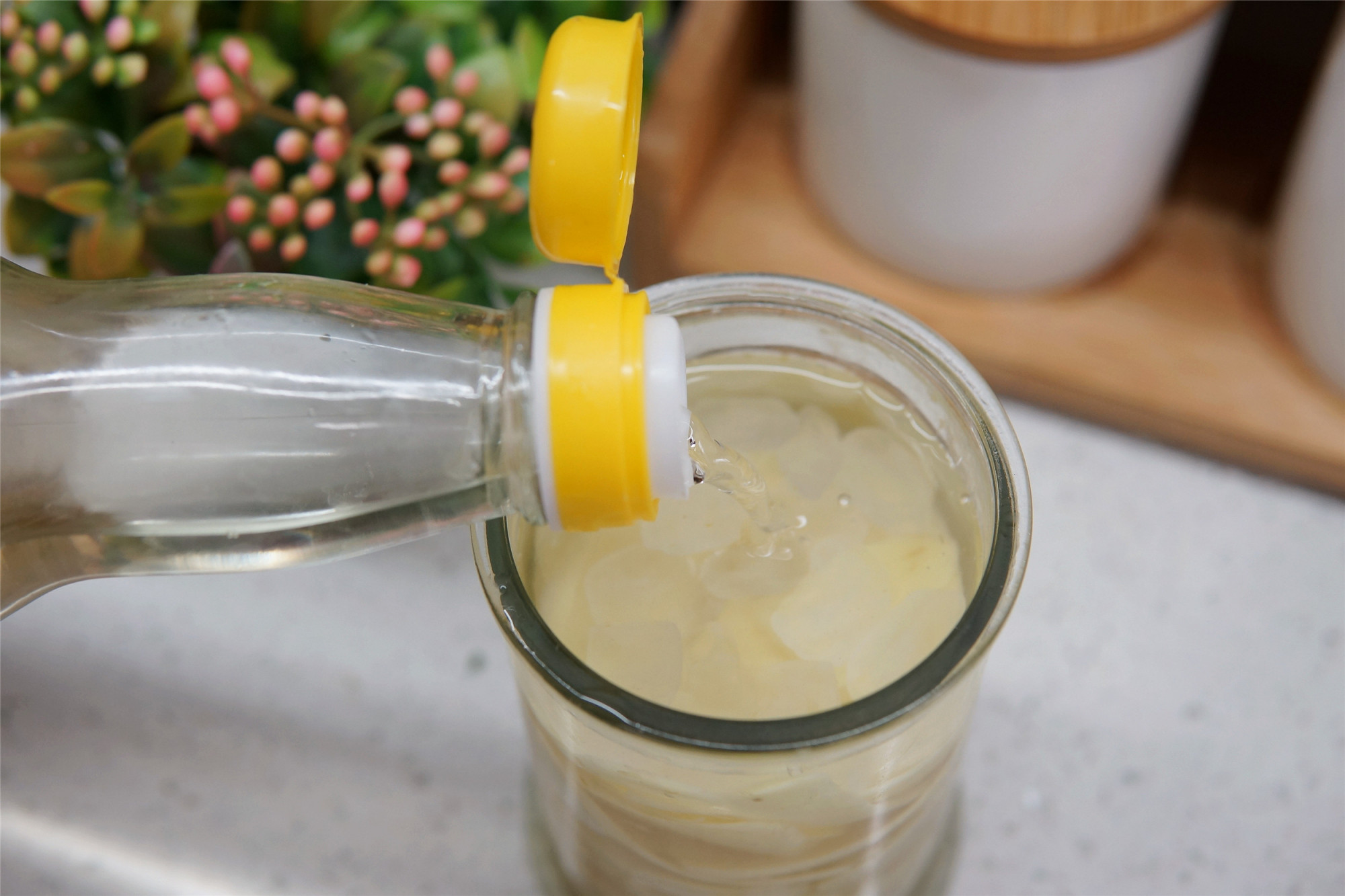 醋泡姜一年四季吃,醋泡姜好处多还有养胃的保健作用