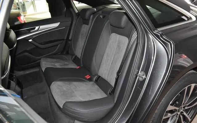 五系a6和e级哪个值得入手,5系e级a6l均顶配