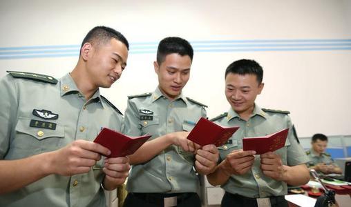 月薪12w的军队文职哪些人可以报考,普通人能报军队文职