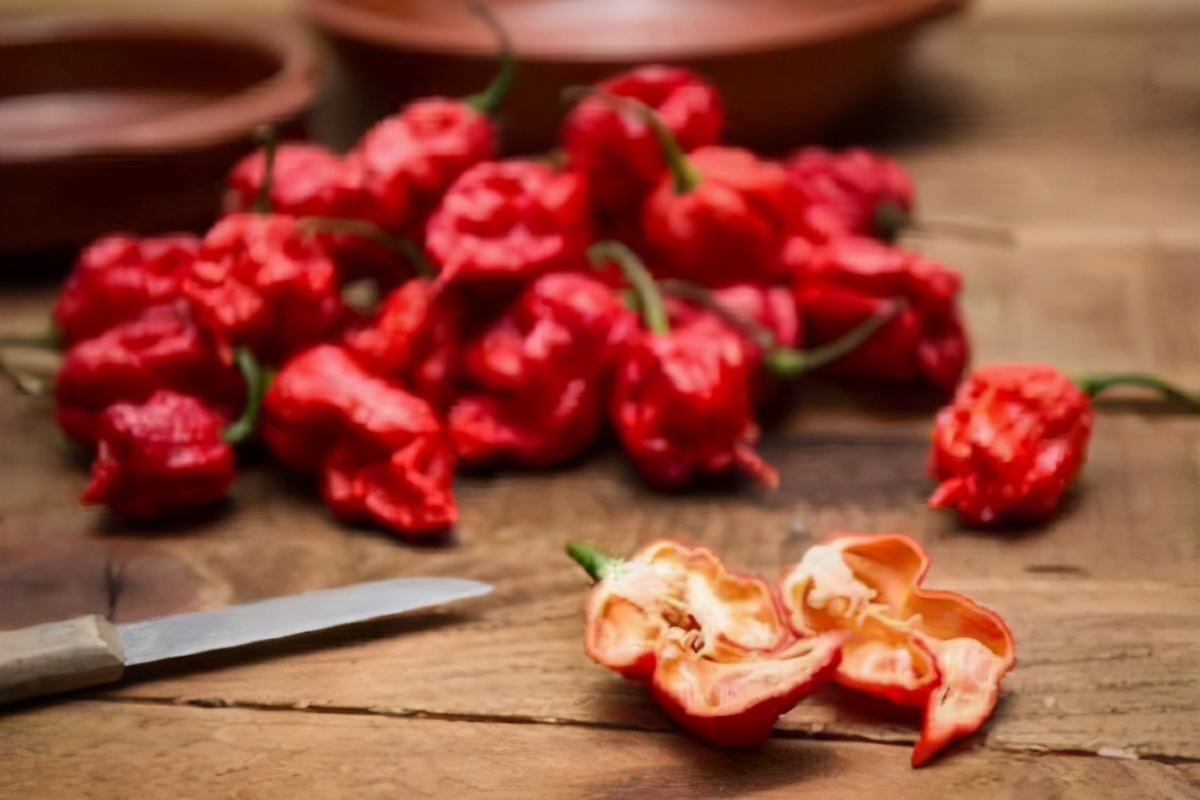 江苏女孩因吃辣椒“全身麻痹”，辣椒精是什么？食物中为何见到它