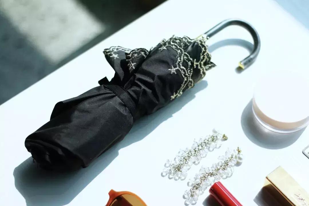 女生背lv三合一包包,女生背的包包没有背带好看吗