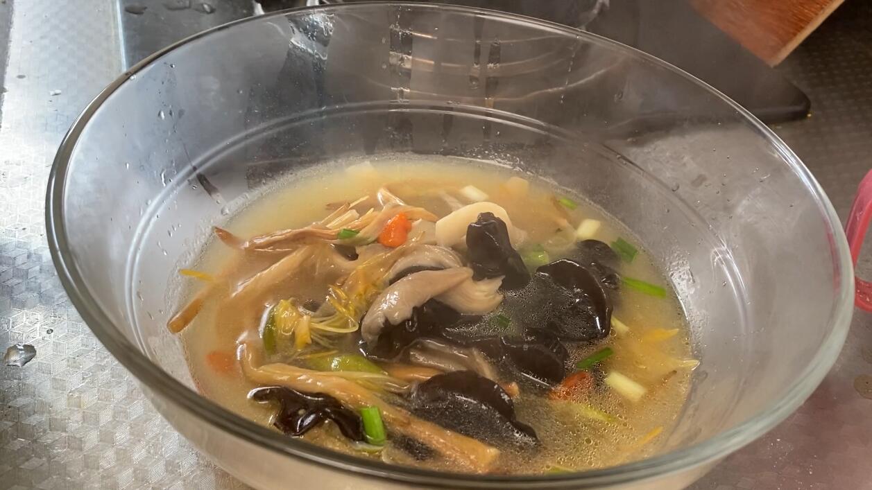 鲜美的蘑菇汤怎样做更好吃,美味的蘑菇汤超级好喝