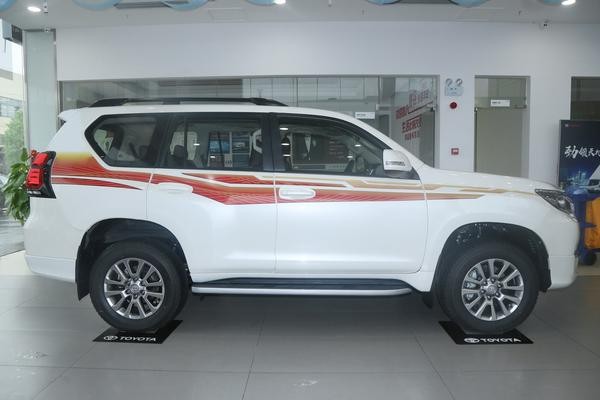 18款国产3.5普拉多越野测试,普拉多非承载式车身高速越野