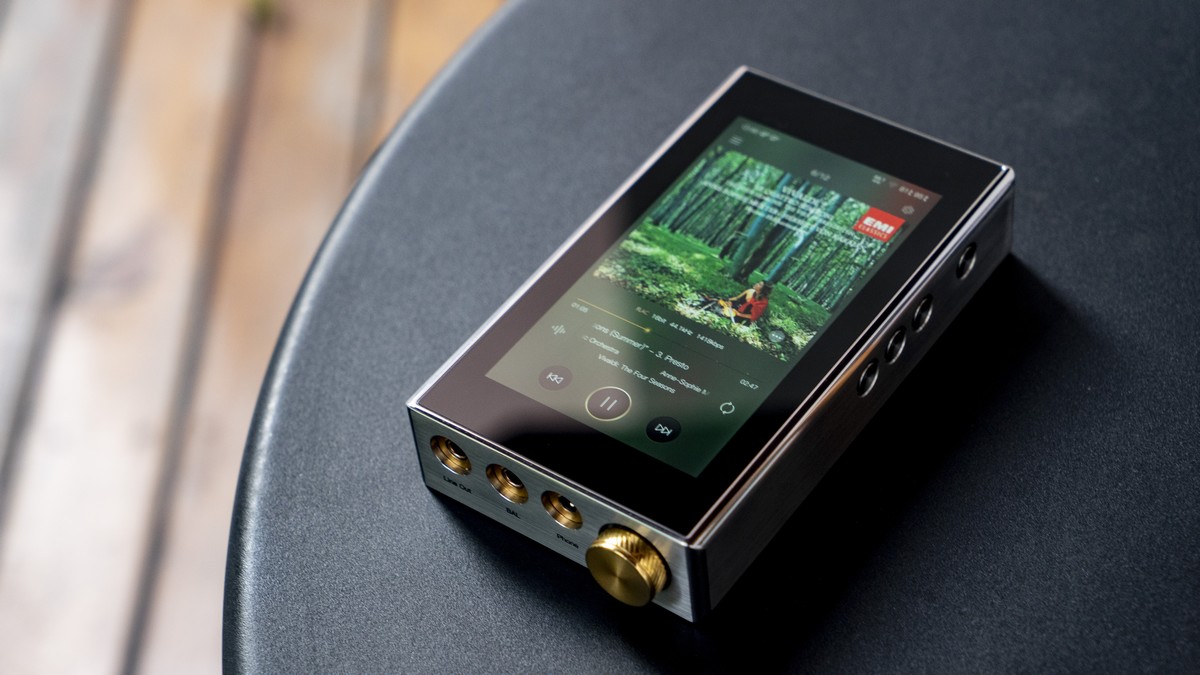 iBassoDX300MAX*放播**器上手玩：这就是便携音频的“关底BOSS”