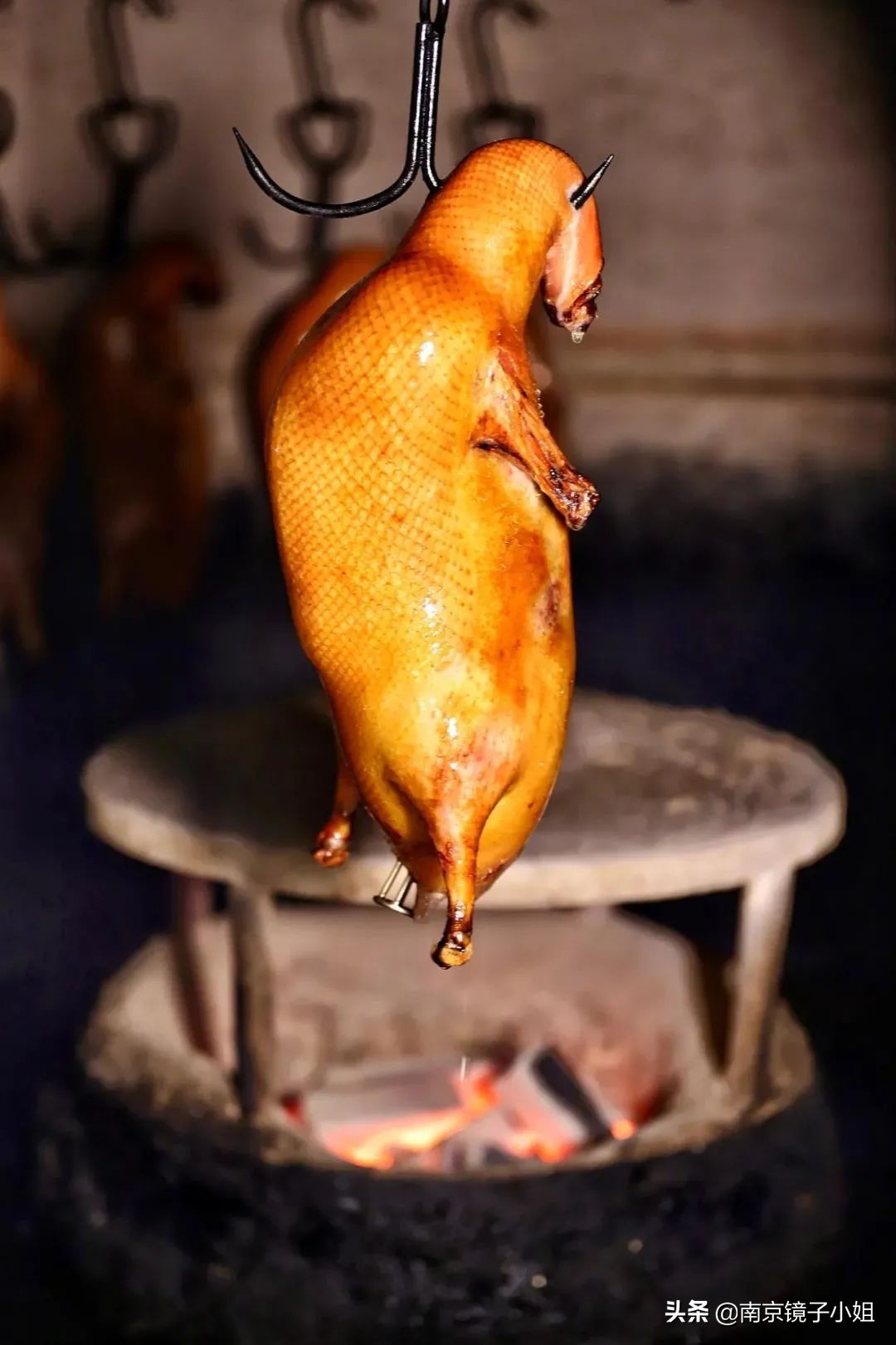 烤鸭最酥的一块鸭皮酥到了顶点,味道纯正的烤鸭肉质鲜嫩