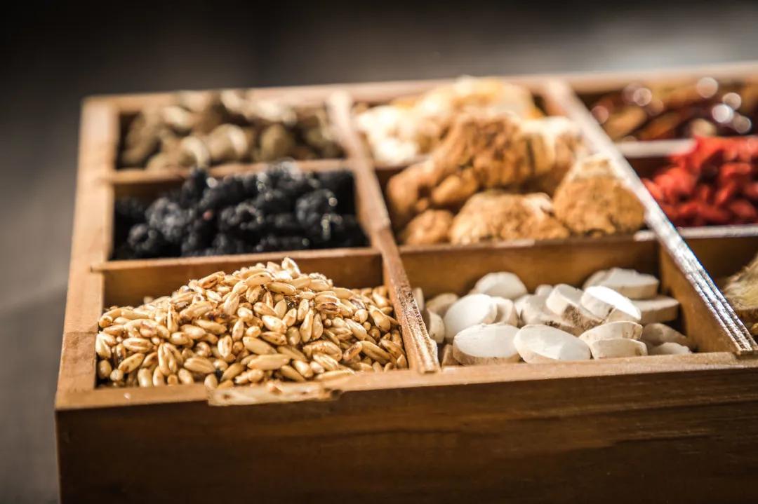 春夏之交，用好几个食疗方，浮肿、面黄、眼袋，轻松祛除