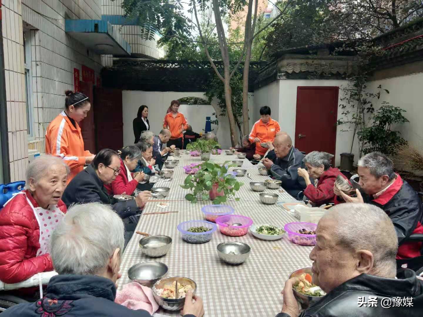 金秋敬老月浓浓敬老情,情暖夕阳敬老月活动