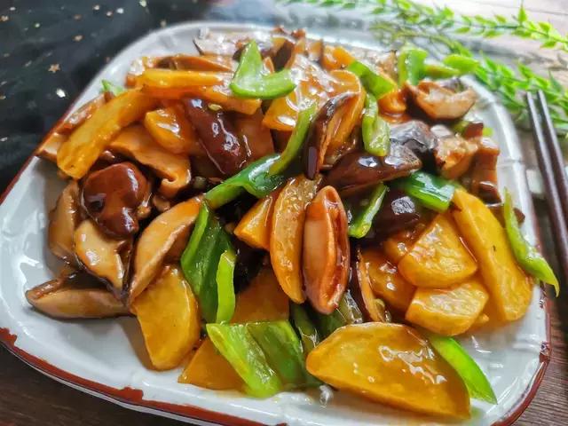 香菇和土豆能做出什么饭没有肉,土豆和香菇做法家常菜