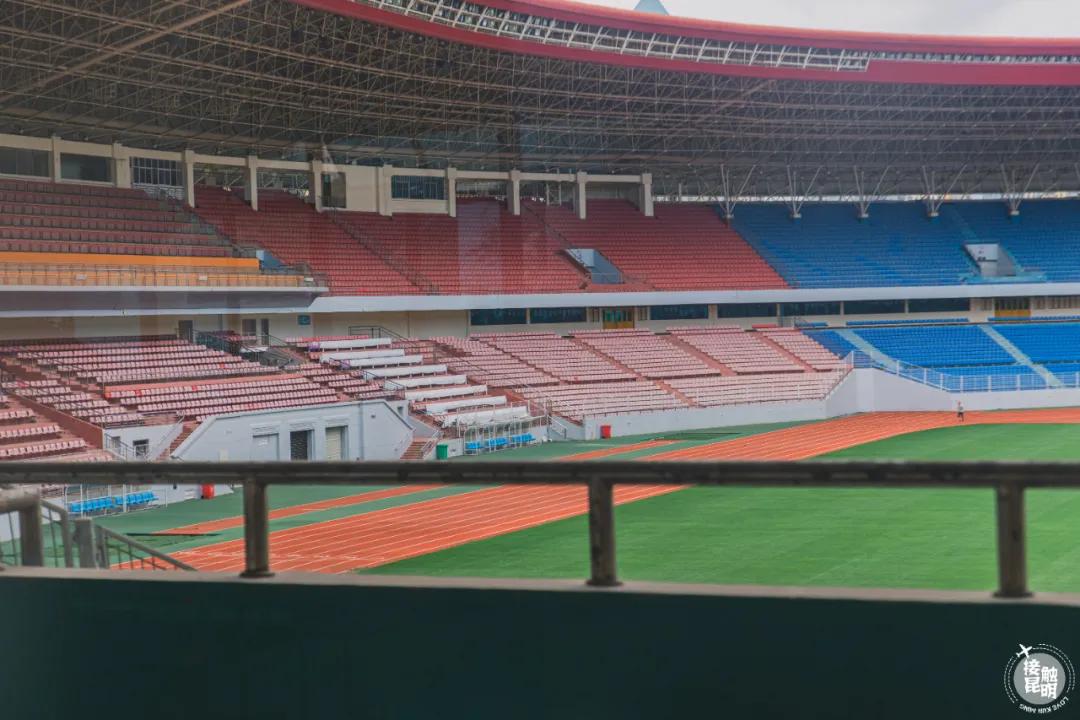 一座昆钢城半部云南史,昆明拓东体育馆和贺龙体育馆