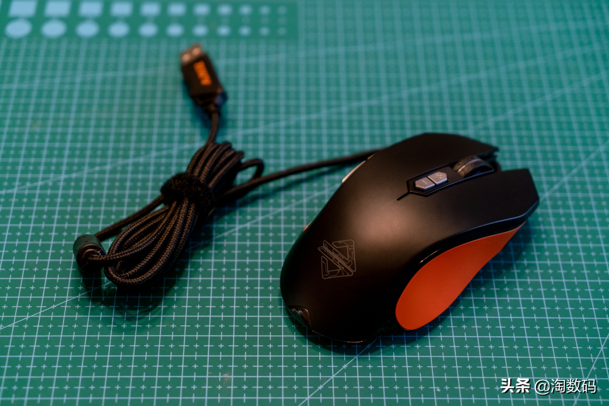 仅￥69元：PUBG固件级优化+1680万色RGB灯效+9键多模+赛车设计感