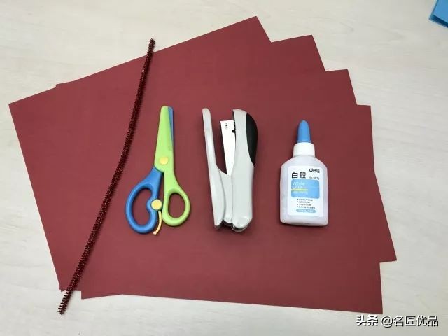 猪年手工制作纸灯笼,大红灯笼手工制作简约过年