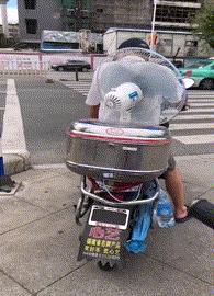 搞笑gif段子兄弟你把我吓到了,搞笑gif段子实在是猝不及防啊