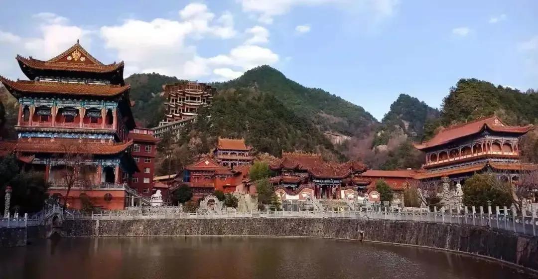 实拍甘肃天水最有名的寺庙净土寺,游客甘肃天水净土寺曼殊寺