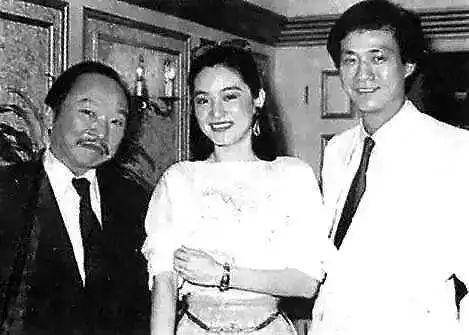 古龙情史江湖故事,古龙所经历的感情历程