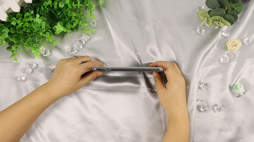 吃鸡很难吗？那是你没用对手机钢化膜