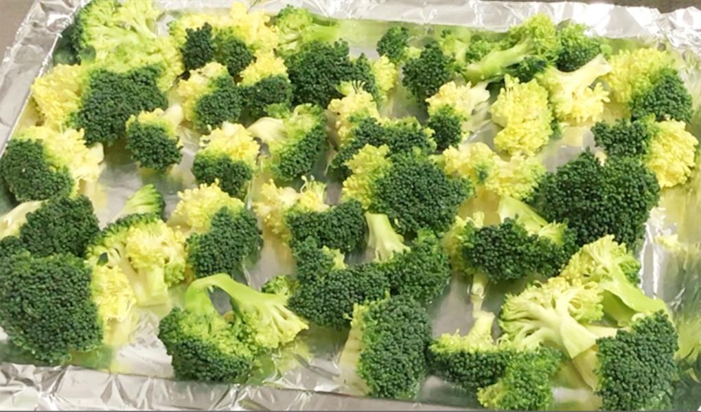 西兰花里有好多虫和虫卵还能吃吗,西兰花直接用清水洗就错了