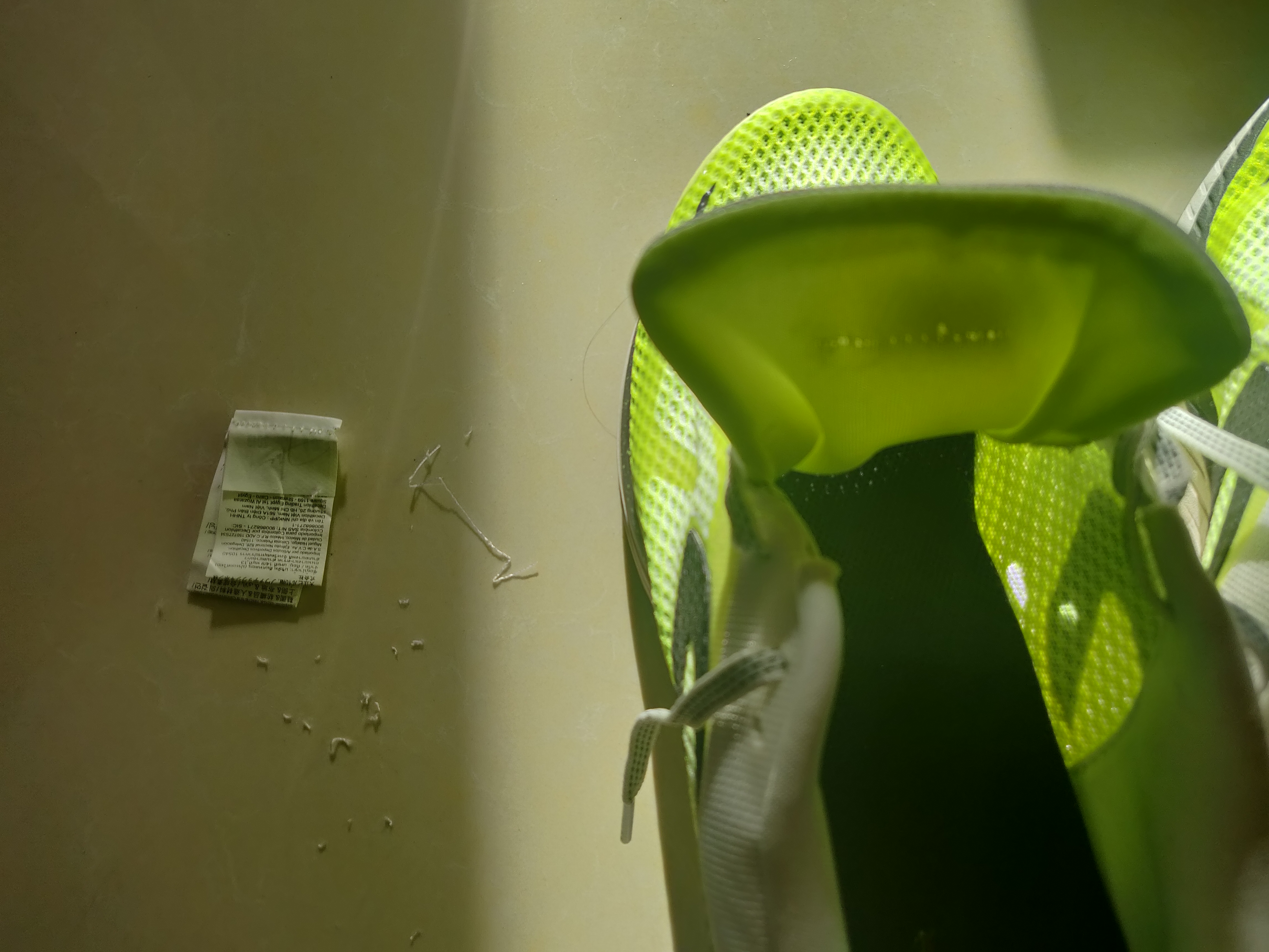 跑步时应该是看前面还是看跑道,跑步穿衣应该穿什么样的