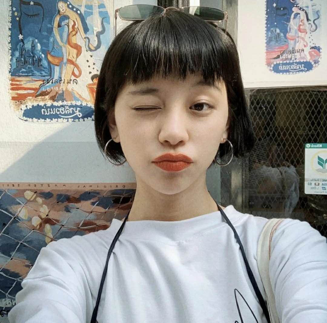 中长发不烫染,想剪短发但是不想一刀切