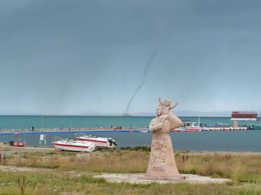 闈掓捣婀栭緳鍚告按楂樻竻鍘熷浘,缃戝弸鎷嶅埌闈掓捣婀栭緳鍚告按浜嬩欢