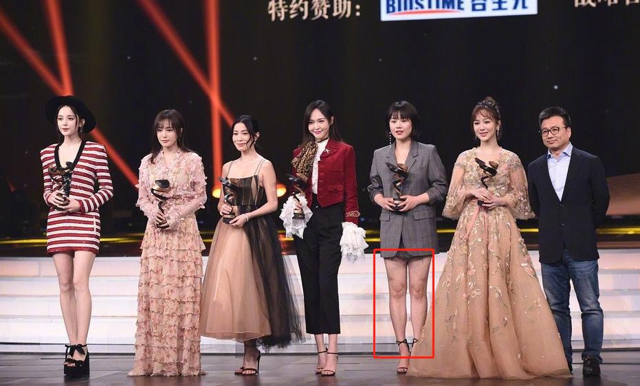 微博之夜杨幂尴尬,微博之夜走秀杨幂吐槽