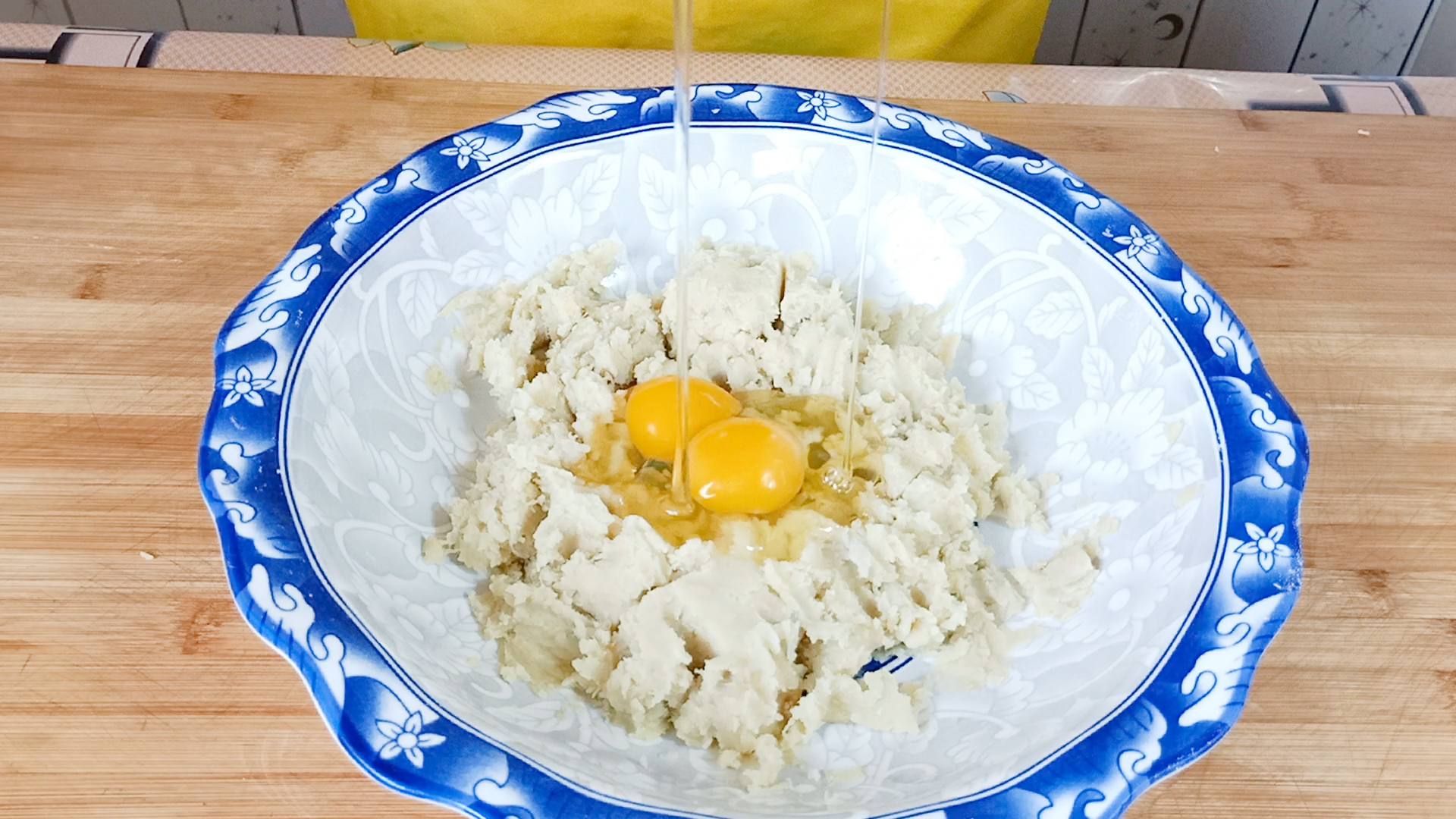 红薯油条的家常两种做法,红薯怎么样做小油条