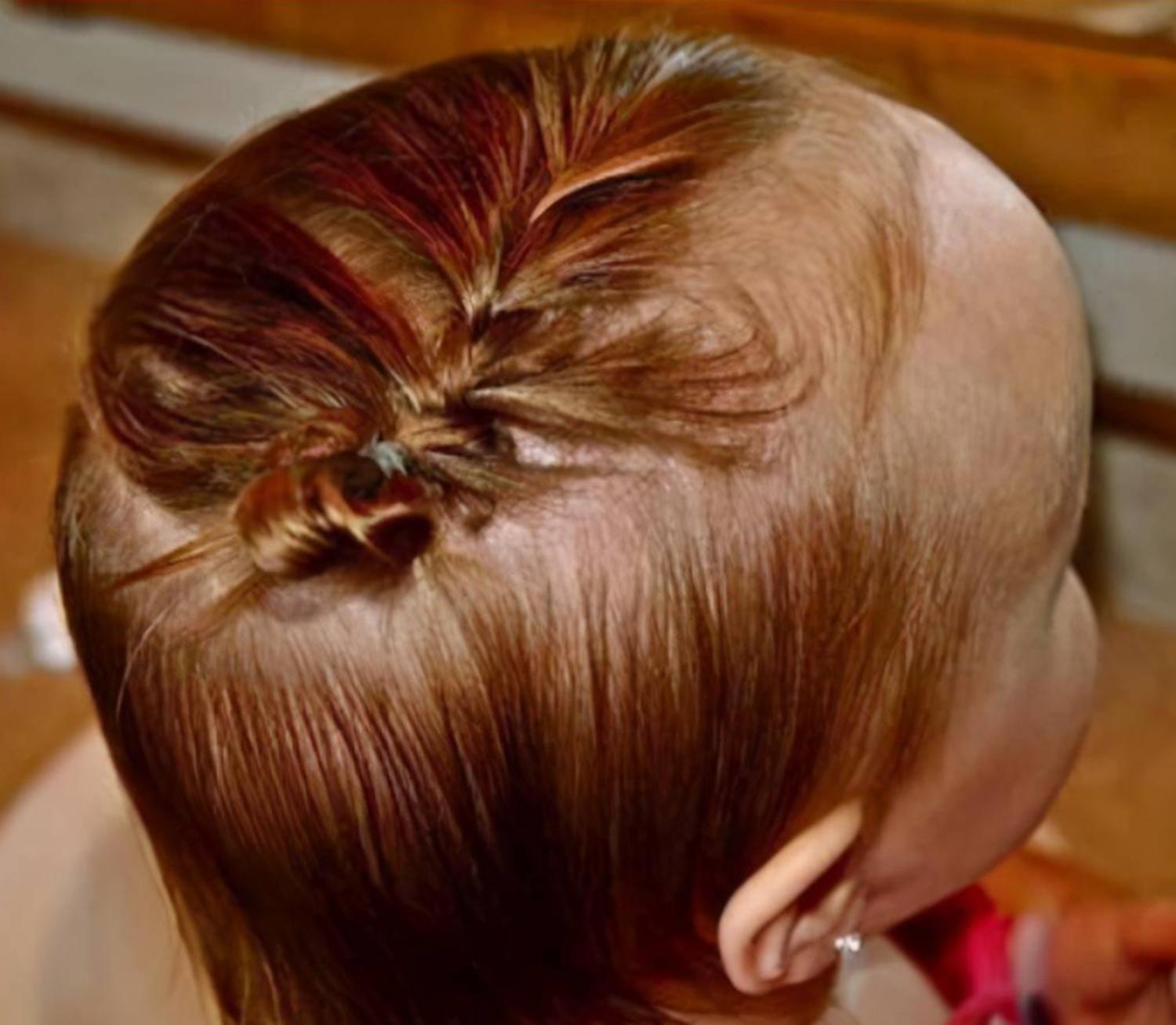 新生儿没剃胎发之前头发发黄,婴儿剃掉胎发后新长的头发有点黄