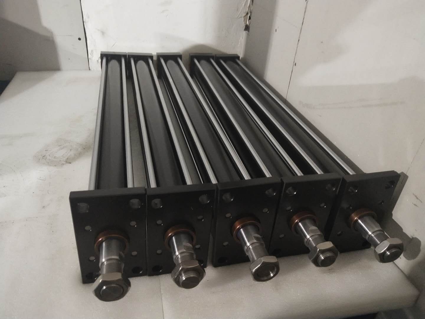 耐用起升油缸解决方案,起升油缸技术指导