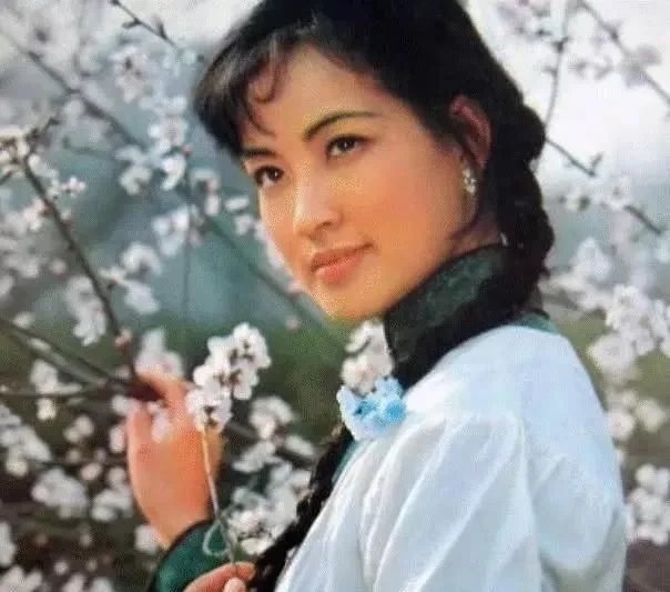 40岁的刘晓庆近况,刘晓庆现在的近照图文