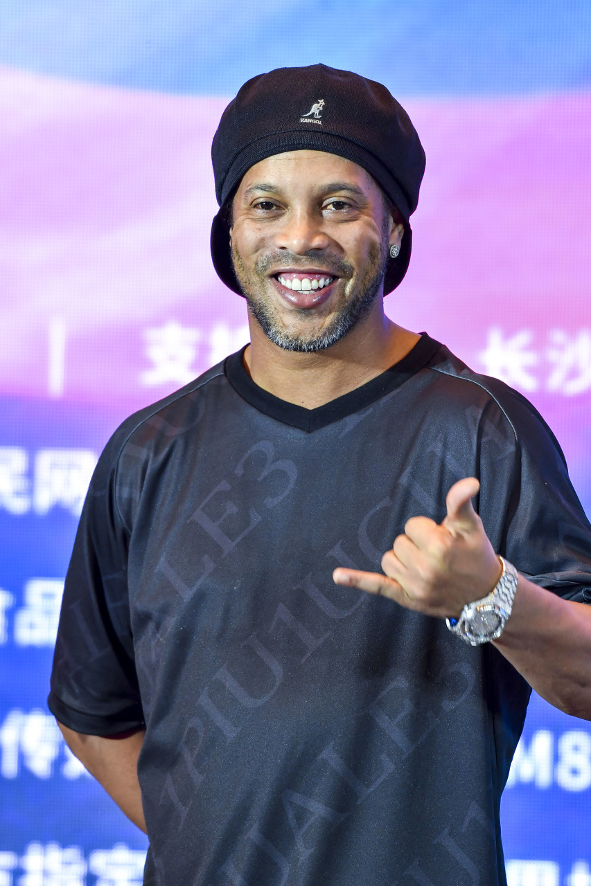 足球经典瞬间之罗纳尔迪尼奥,足坛1到10号最佳球员